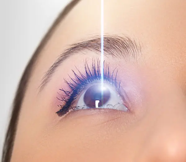 Intervention LASIK en ophtalmologie